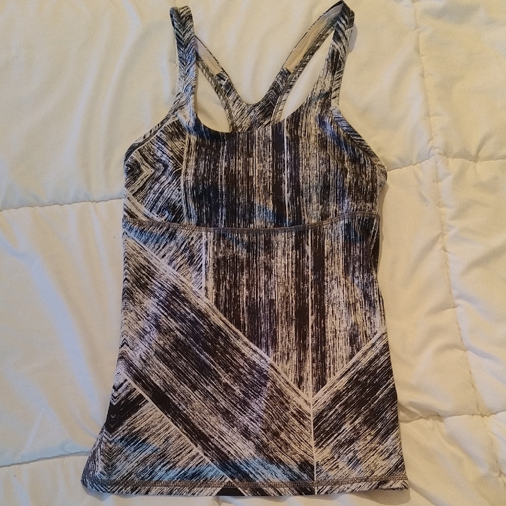 EUC Lululemon Black & White Striped Pattern Racerback Sports bra Tank Top - S/XS